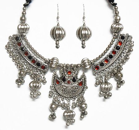 Metal Necklace with Pendant and Earrings