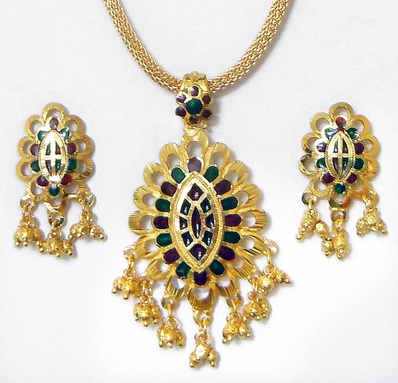 Gold Plated Chain with Lacquered Pendant and Earrings