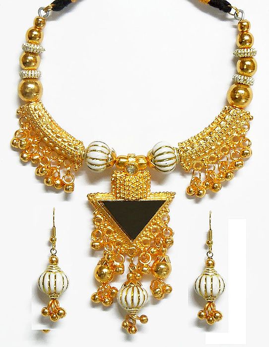 Metal Necklace with Pendant and Earrings