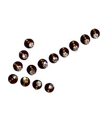 14 Maroon Felt Round Bindiswith White Stone