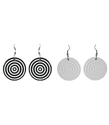 Set of 2 Pairs Black and White Circular Earrings