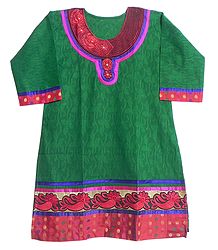Self Design Green Kurta with Red Embroidery and Three Quarter Sleeves