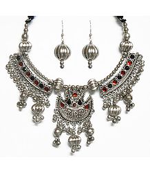 Metal Necklace with Pendant and Earrings