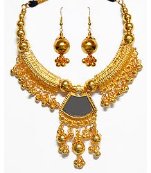 Golden Metal Necklace with Pendant and Earrings