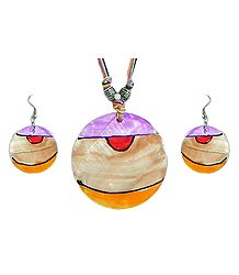 Lacquered Shell Pendant Set in Multicolor 