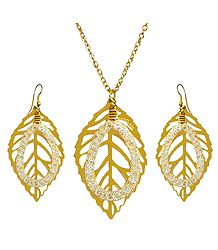 Golden Metal Chain with Leaf Pendant and Earrings
